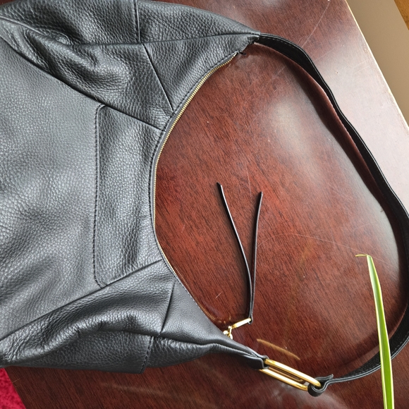 HOBO Black Pebbled Leather Shoulder Bag / HoboCondition: Excellent Pre-owned - Picture 7 of 16